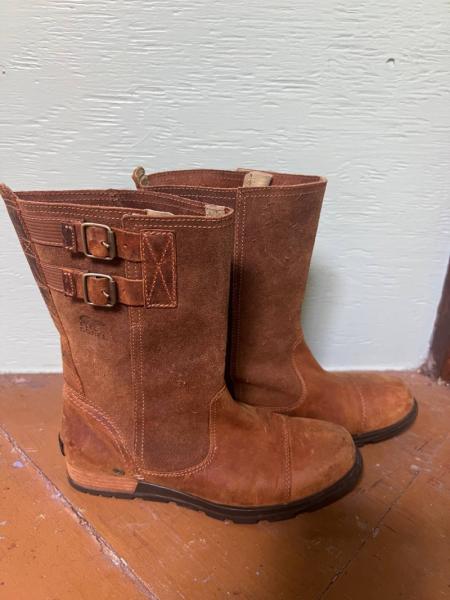 Marketplace thumbnail for BEAUTIFUL LEATHER BOOTS!