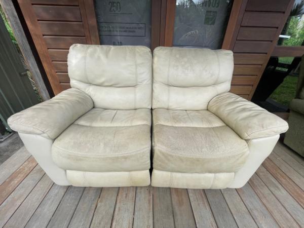 Marketplace thumbnail for FREE Loveseat (Honokaa)