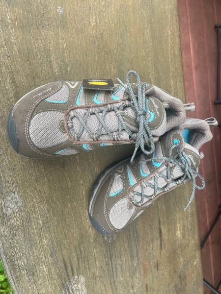 Marketplace thumbnail for Vibram/Eddie Bauer Hiking Shoes Size 10 (Women)