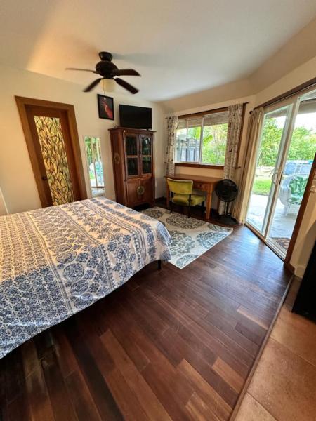 Marketplace thumbnail for Studio apartment in Seaview Estates available